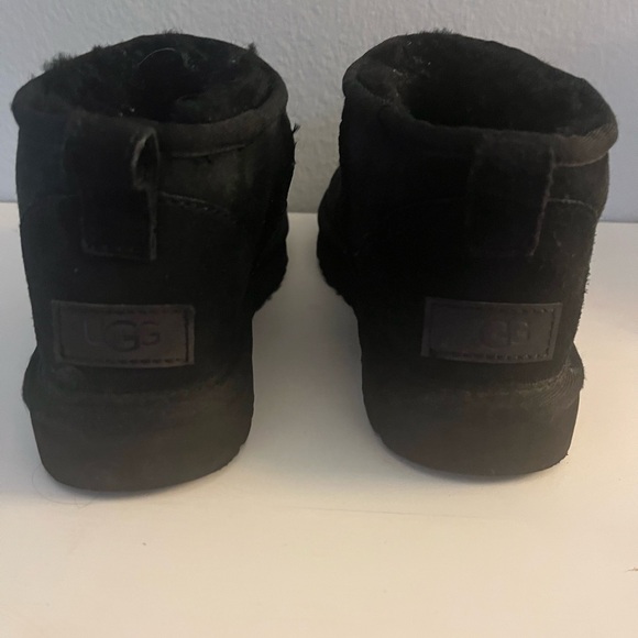 Ultra Low Uggs - Picture 4 of 8